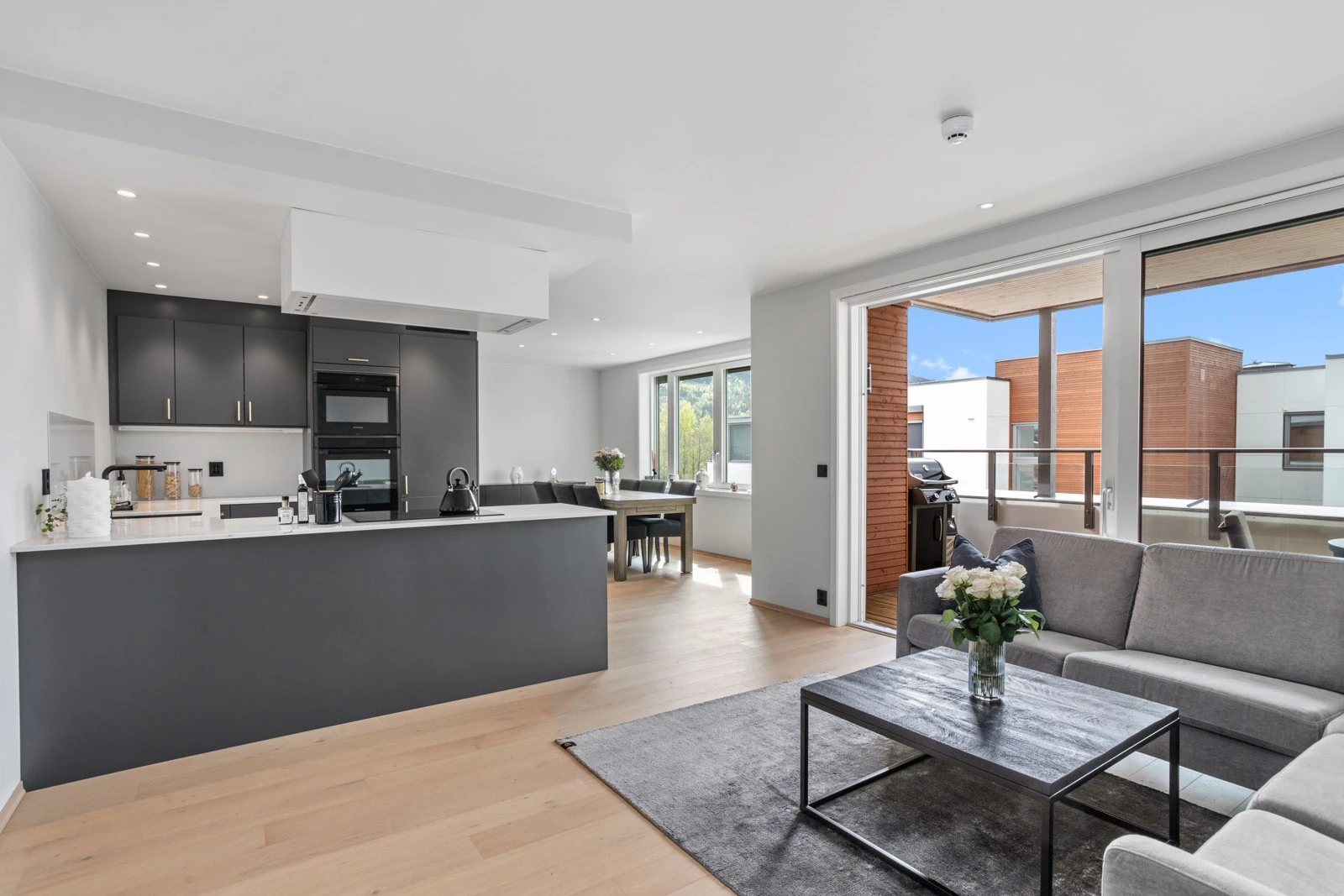 Særdeles delikat og smakfull toppleilighet med to garasjeplasser Galleribilde