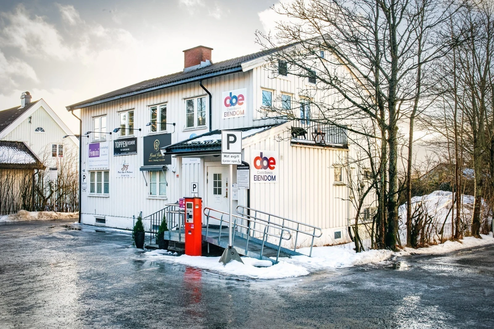 Vårt kontor på Jessheim-åpent alle hverdager. Helger;etter avtale. Galleribilde