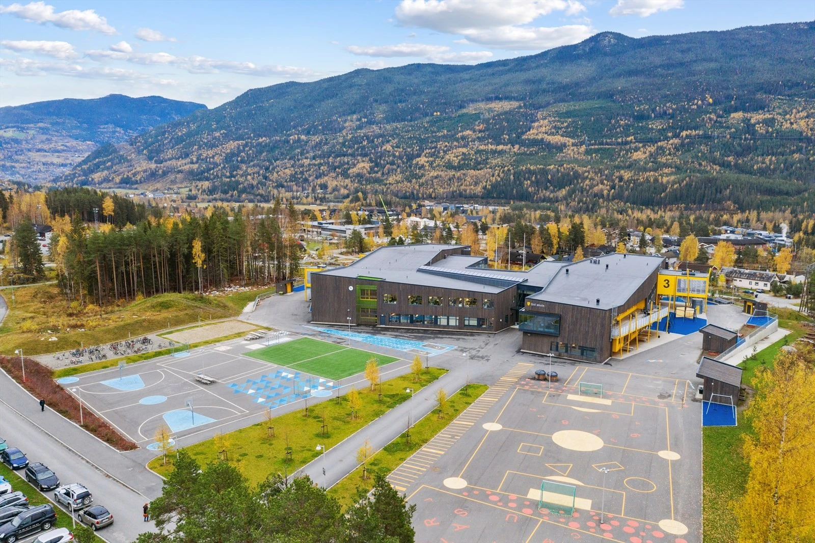 Nye Gol Skole ligger like i nærheten. ca. 5-10 minutter unna. Galleribilde