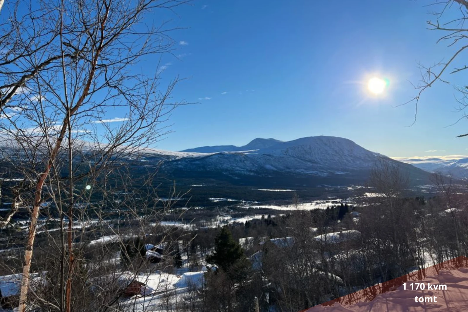 Utsikt til den vakre Oppdalsnaturen.
Skravering viser omtrentlig plassering av tomta. Galleribilde