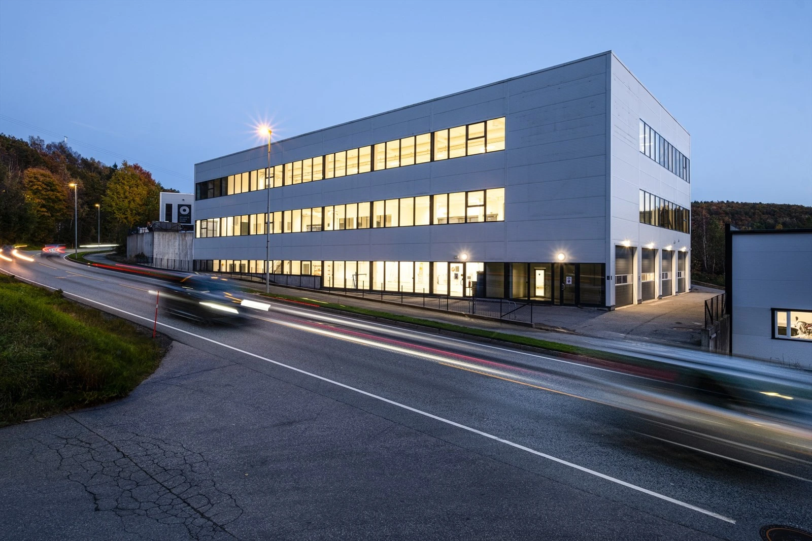 Spennende beliggenhet med meget god eksponering Galleribilde