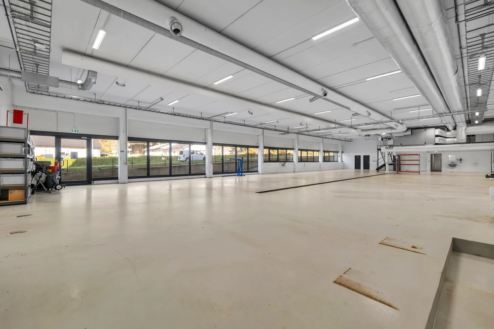 Eksponerte vinduflater direkte mot vei Galleribilde