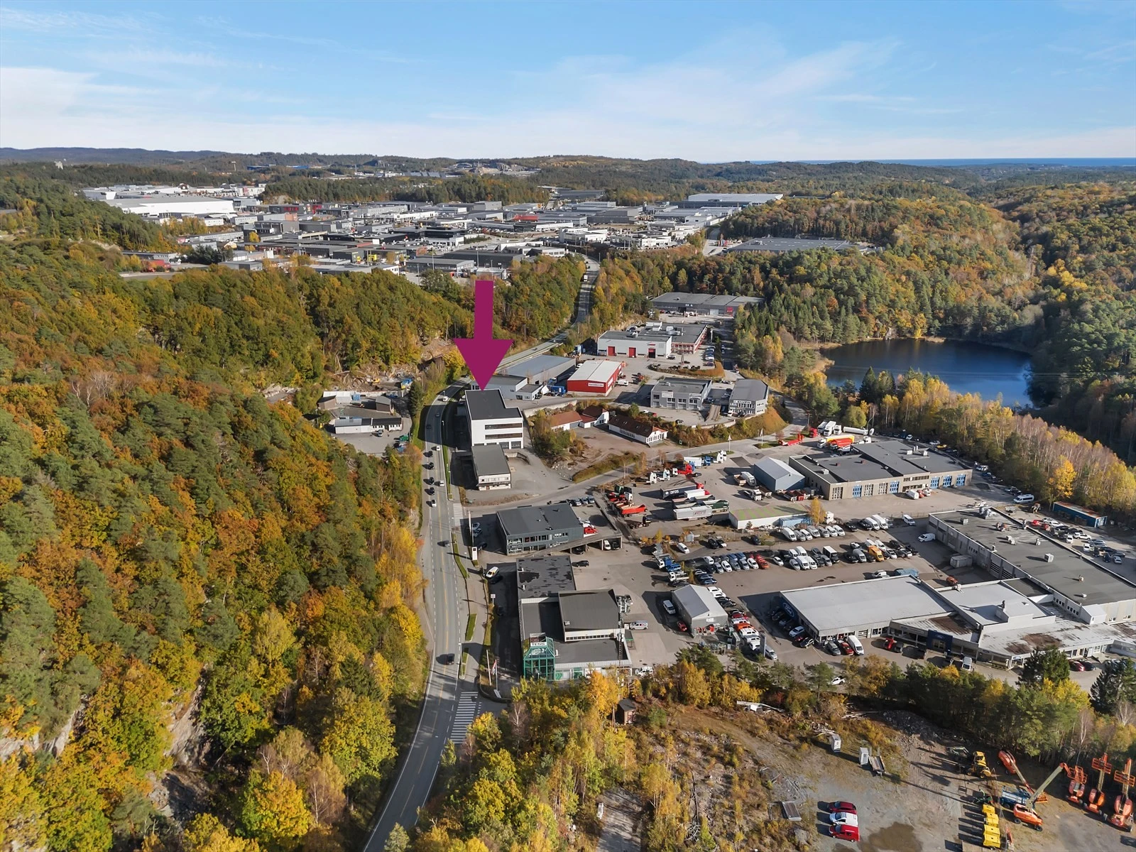 Bygget ligger sentralt plassert med inngangen til Sørlandsparken - Sørlandets største næringspark Galleribilde