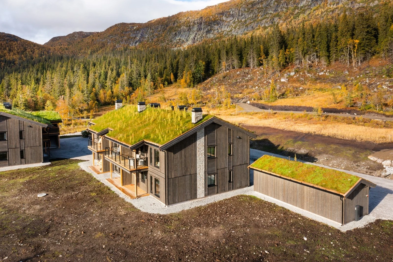 Haglebu byr på vakre naturopplevelser hele året, med fine muligheter for fisking, bading og fjellvandring sommerstid, samt skiturer og alpinopplevelser vinterstid. Galleribilde