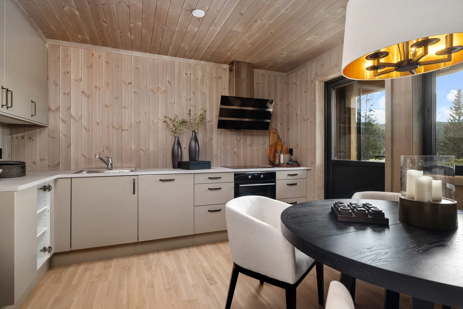 Leilighetene har et lekkert og påkostet kjøkken fra den norske kvalitetsleverandøren Sigdal. Galleribilde