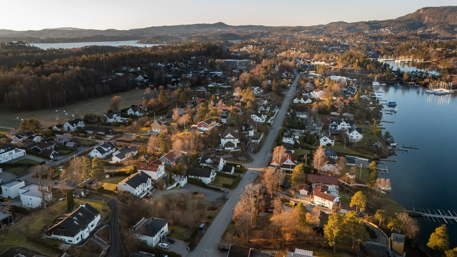 Nesøya er omringet av vakker natur med flere tur- og rekreasjonsmuligheter. Galleribilde