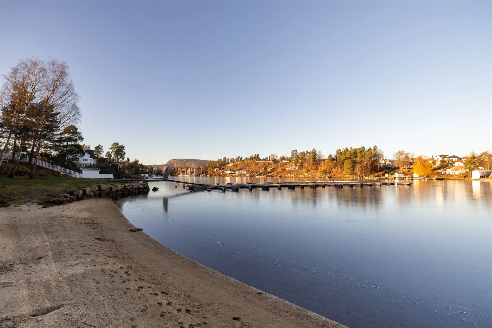 Som medlem av Hovedgårdsstranden har man rett til båtplass gjennom bryggelaget. Galleribilde
