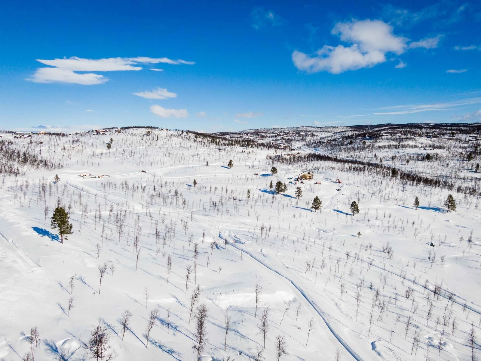 Dronefoto over tomteområdet Galleribilde