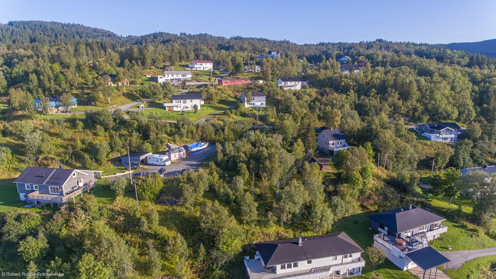 Velkommen til Ryet 10! Stor tomt i veletablert boligfelt i Vangsvik. Galleribilde