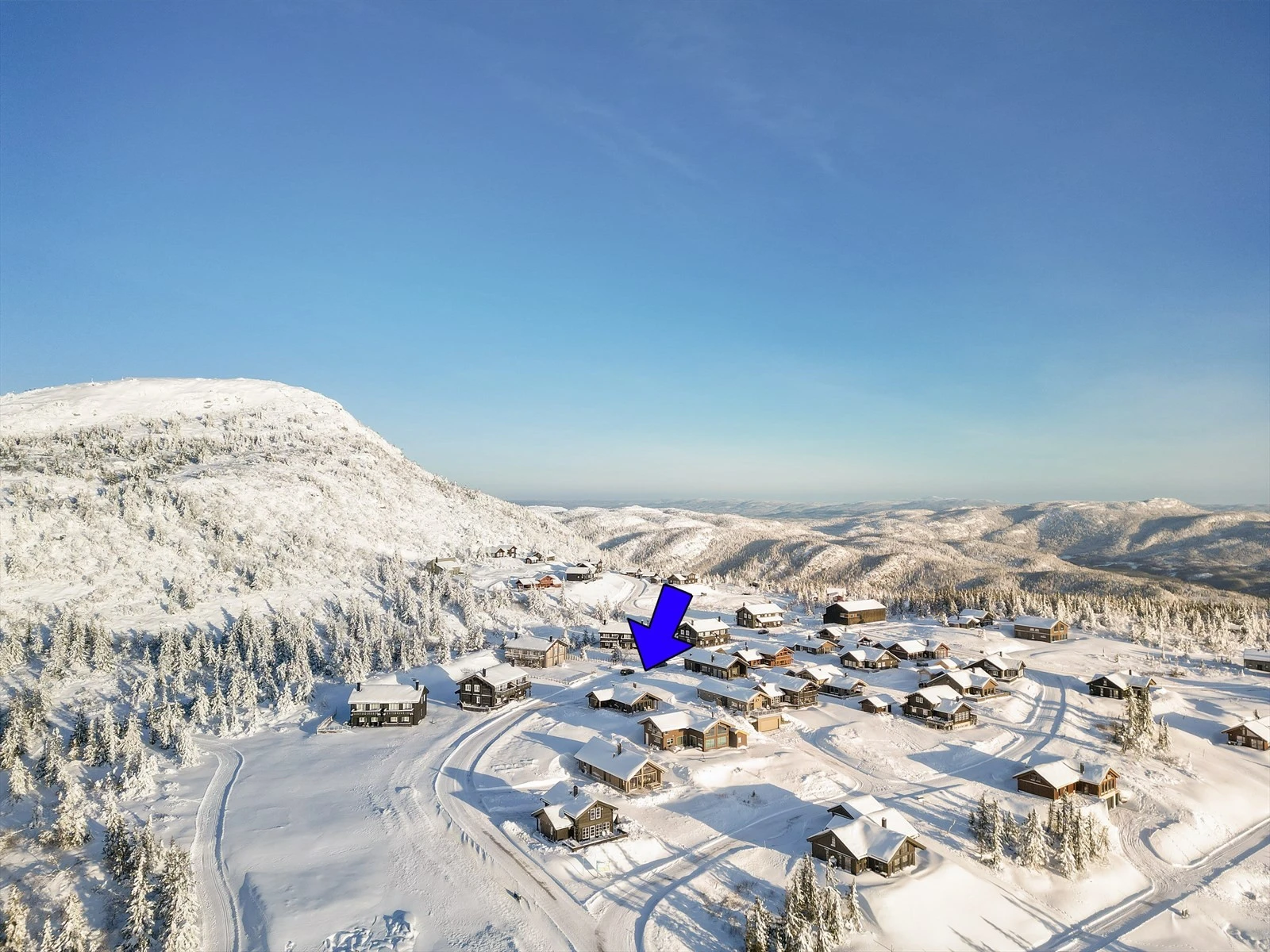 På vinteren har området oppkjørte skiløyper og Skisenteret tilbyr to heiser og fem nedfarter - her er det terrengpark, barnebakke og lysløype. Galleribilde