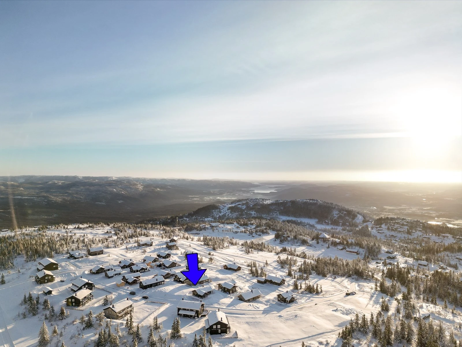 Jønnbuflåtin 60 ligger i et attraktivt og hyggelig hyttefelt på Lifjell like ved alpinbakke og langrennsløyper. Galleribilde