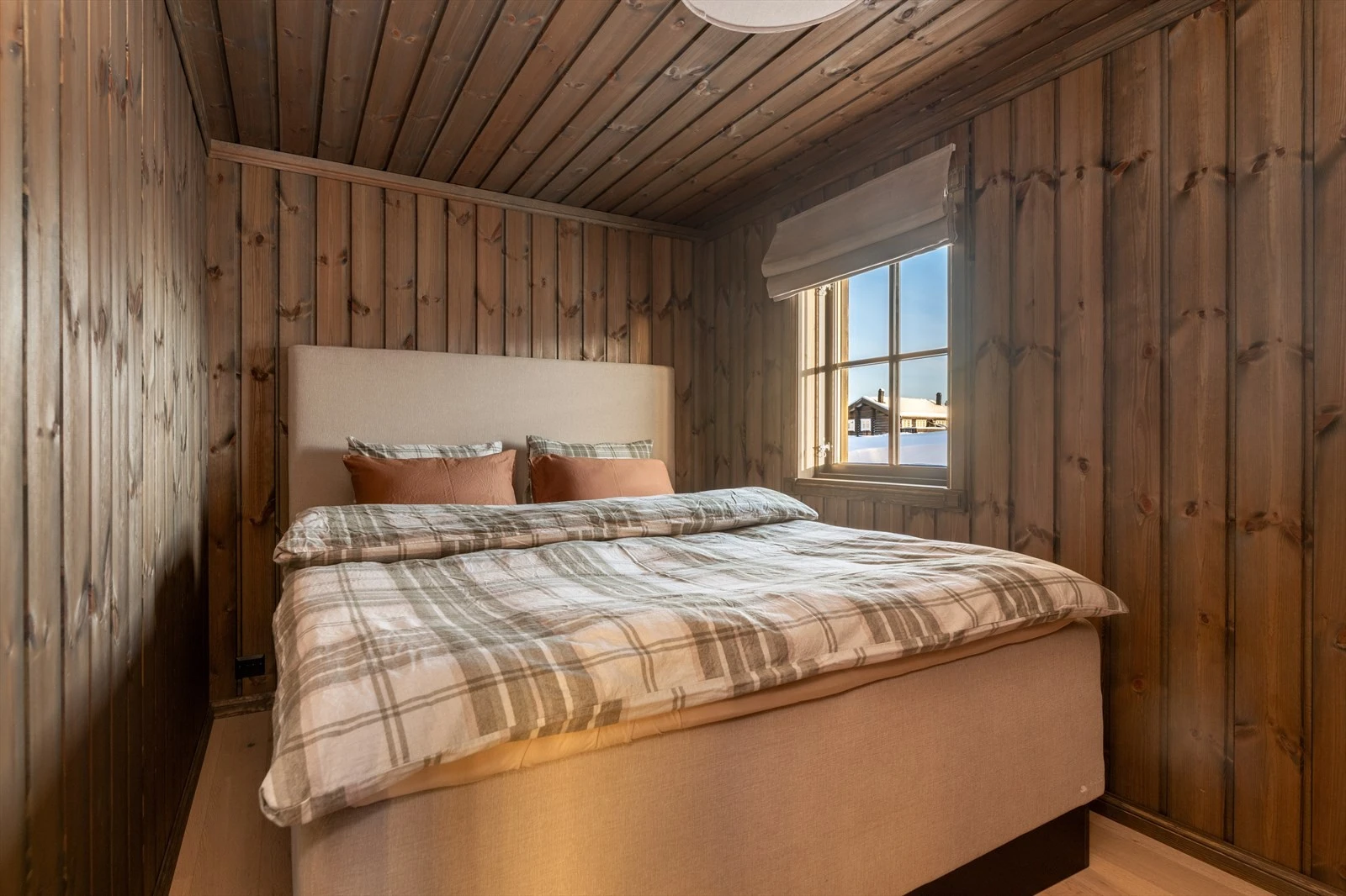 Hytta har tre gode soverom, alle med tilkomst fra gangen. Galleribilde