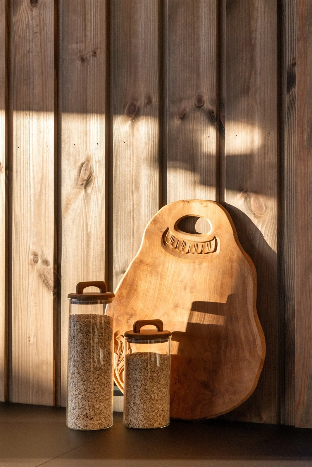Svært gode arbeidsflater på benkeplate med nedfelt platetopp og oppvaskkum. Galleribilde