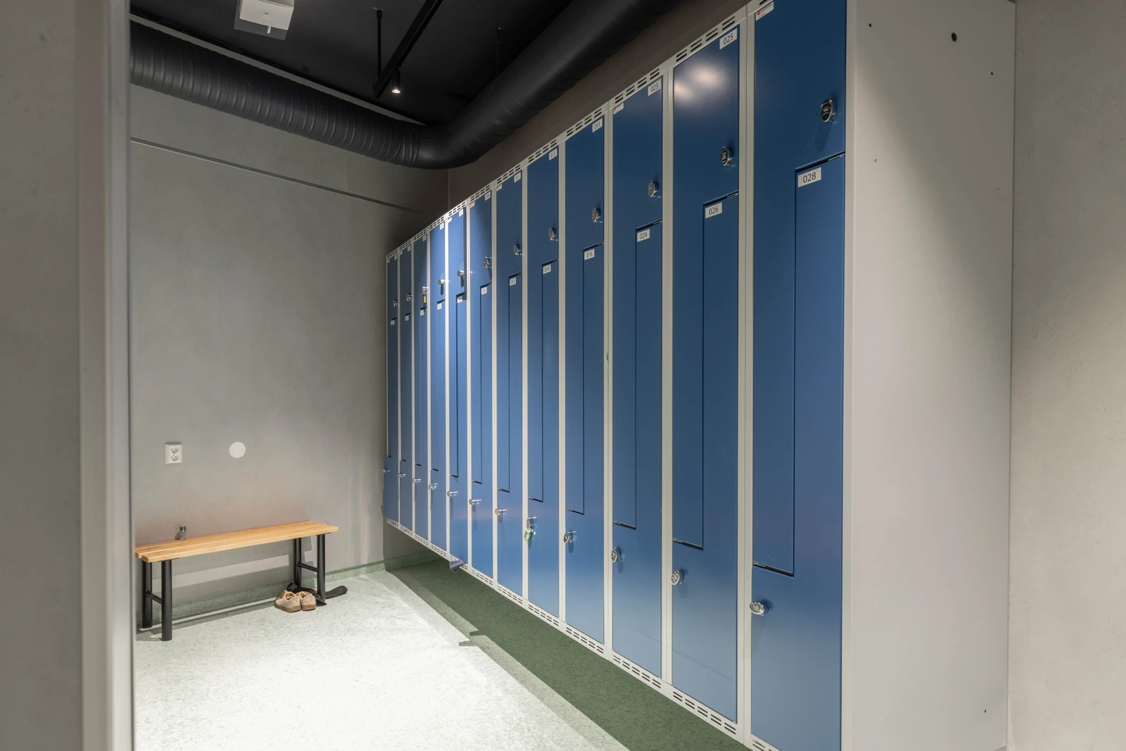 Garderobe for syklister Galleribilde