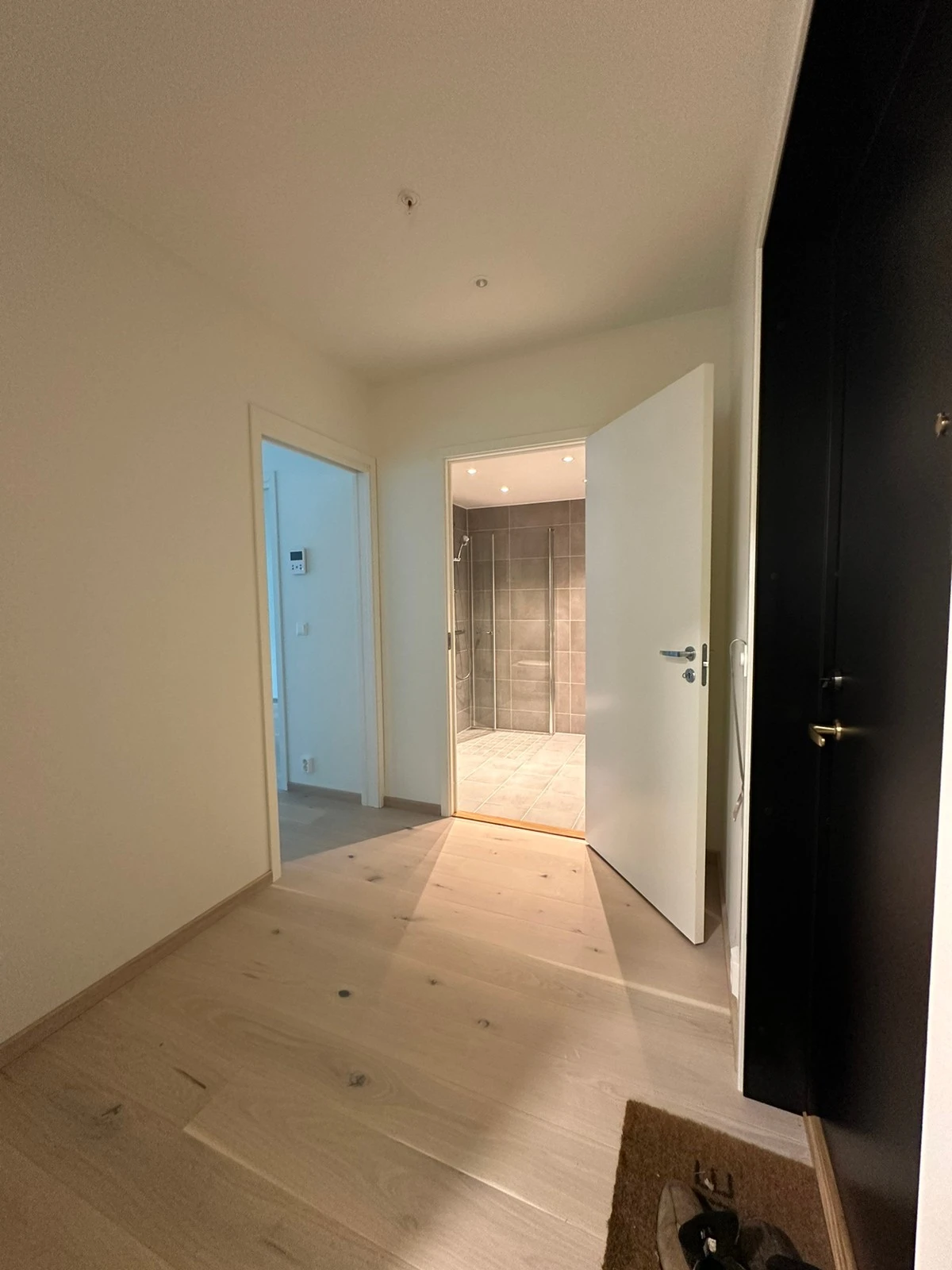 Entre med bad og bod Galleribilde