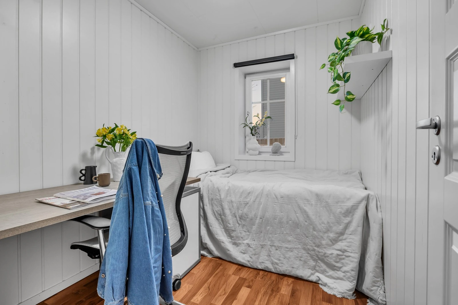 Kontoret nyttes som soverom, men dette rommet er på 5m2 og oppfyller derfor ikke kravene for å være godkjent som soverom Galleribilde