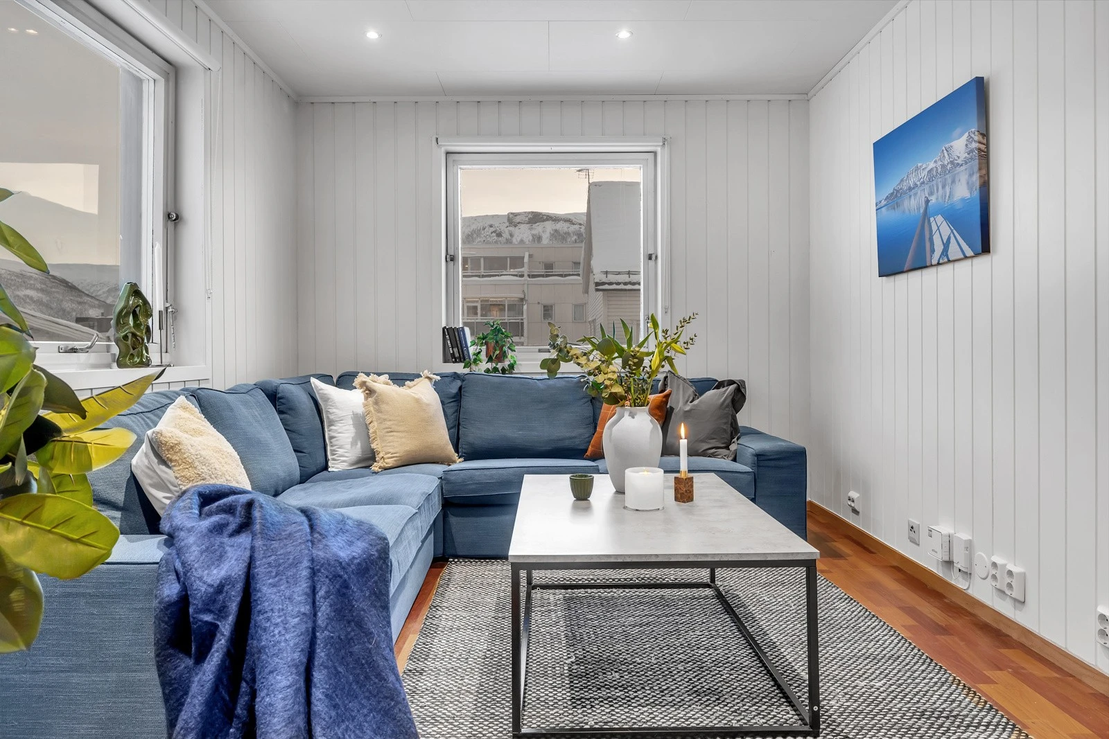 Stuen plassert mot øst i boligen (mot byen) Galleribilde