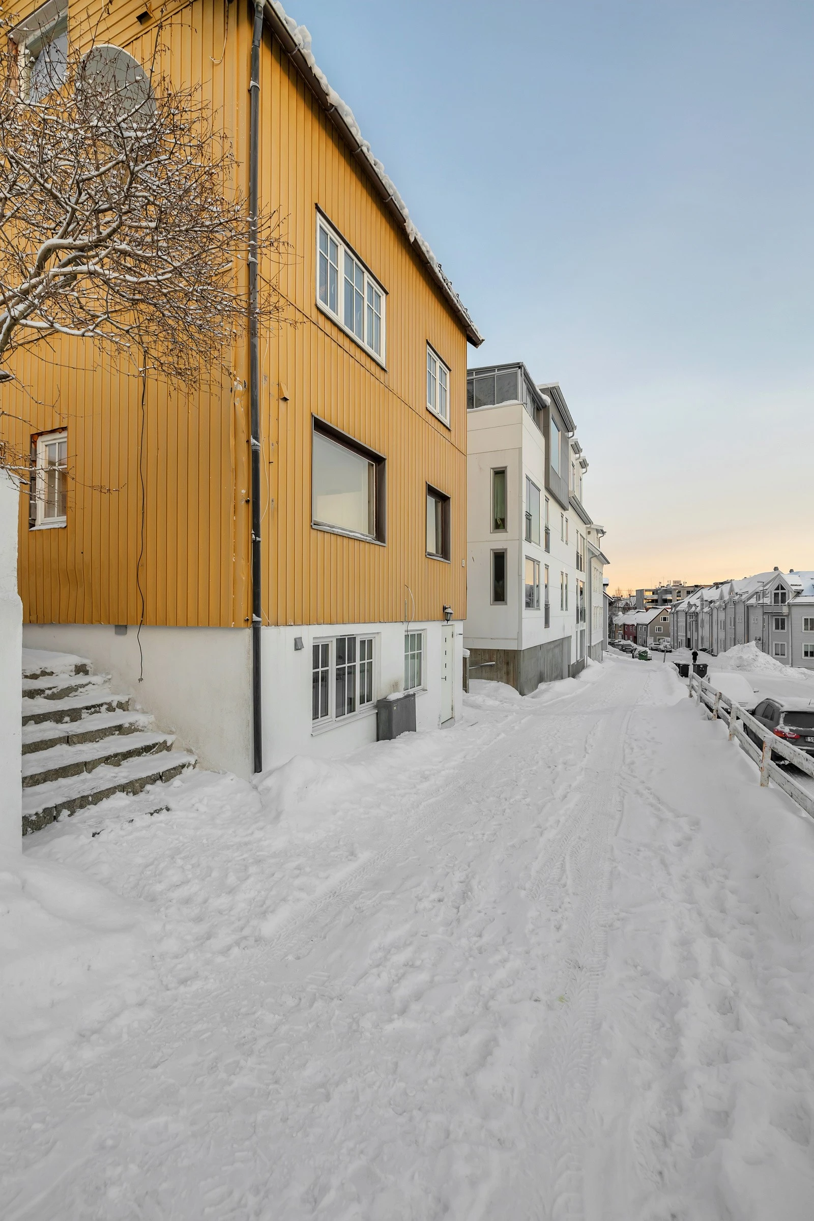 Prestenggata er en rolig og lite trafikkert gate i øvre del av sentrum Galleribilde