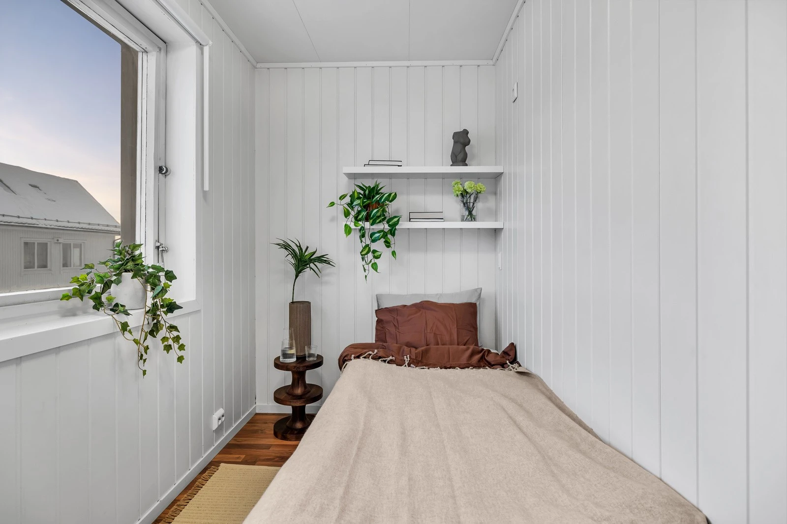 Soverom 2 ligger mot øst og er på ca. 6m2 Galleribilde