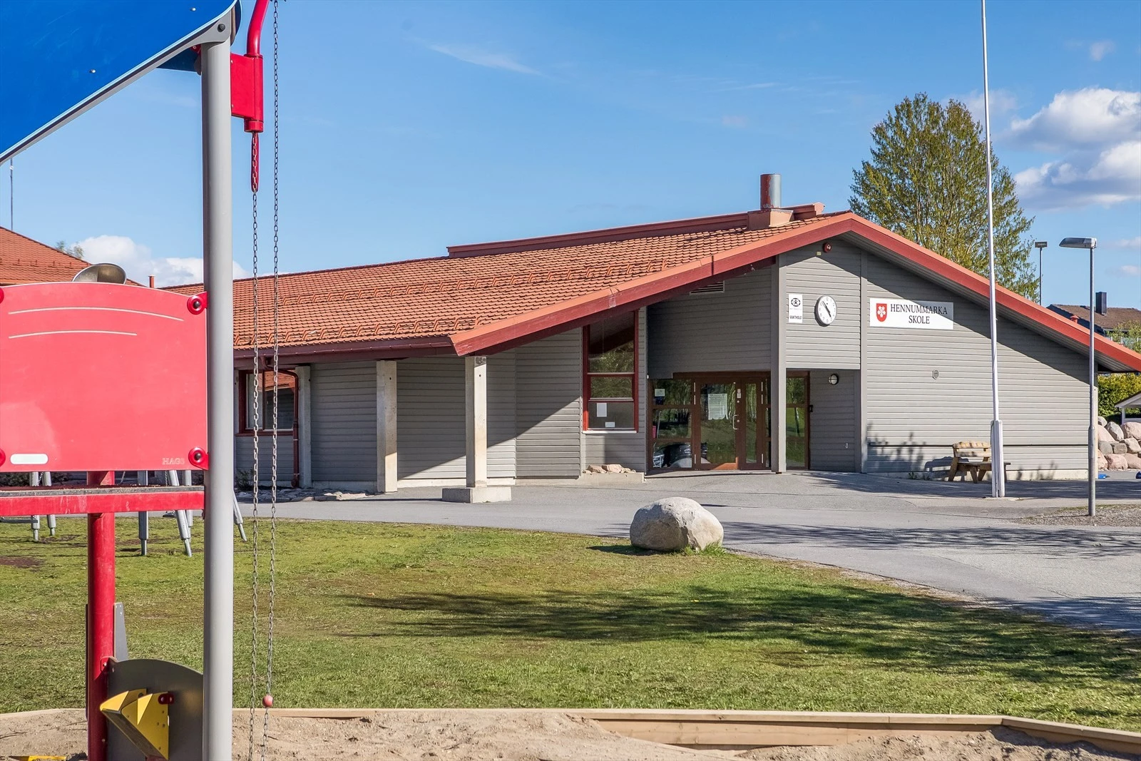 Fra eiendommen er det kort gangavstand til Hennummarka barneskole. Galleribilde