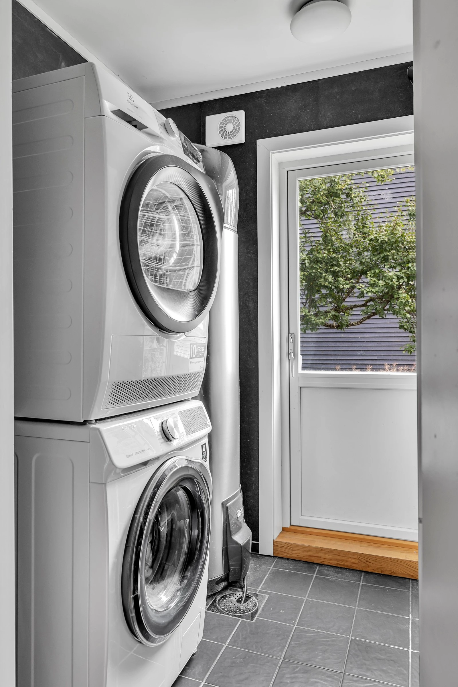 Vaskerommet er i eget rom med utgang til bakgården Galleribilde