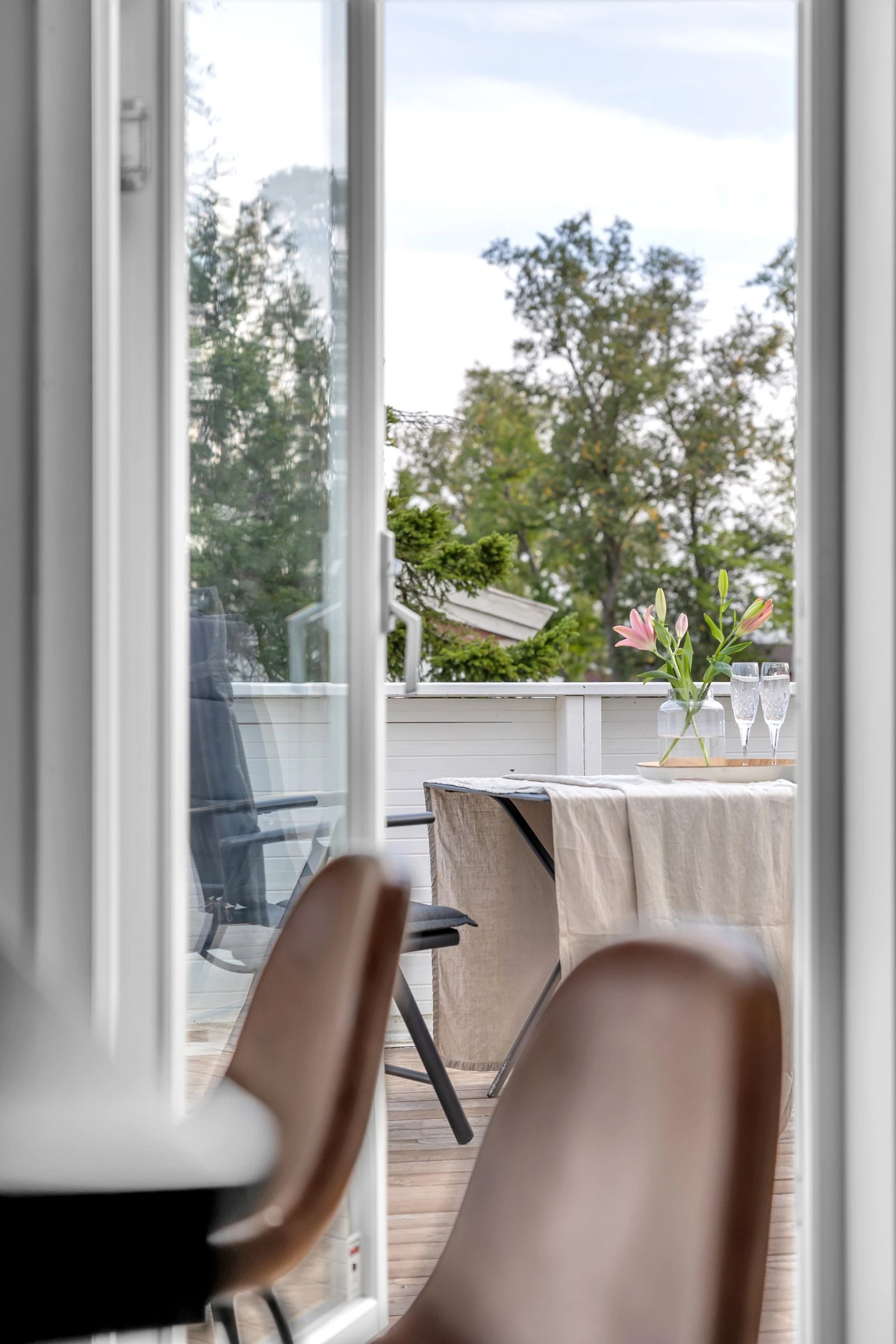 Herfra går du ut til stor veranda Galleribilde