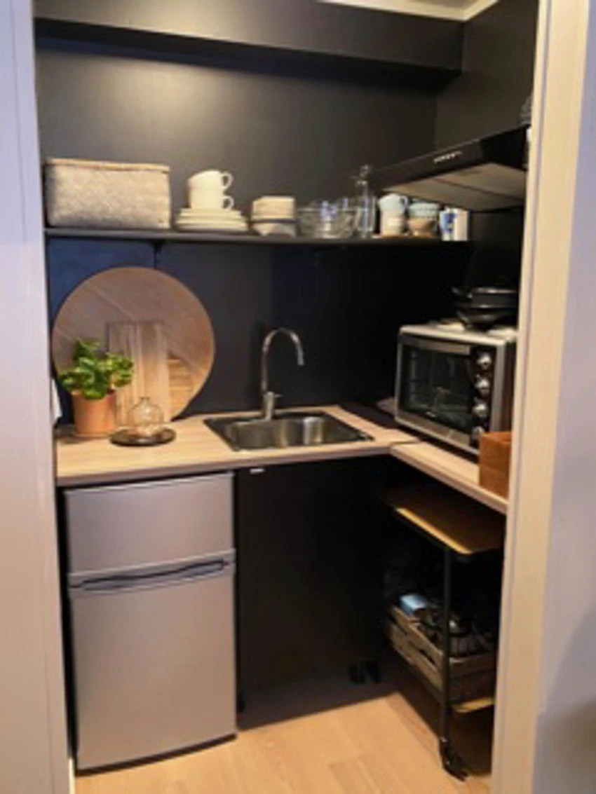 Pent og praktisk hybelkjøkken (Privat bilde) Galleribilde