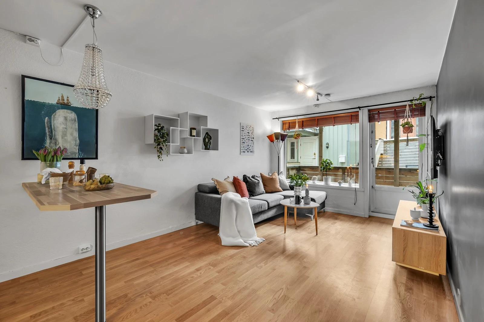 Videre fra kjøkkenet ledes du til dagligstuen Galleribilde