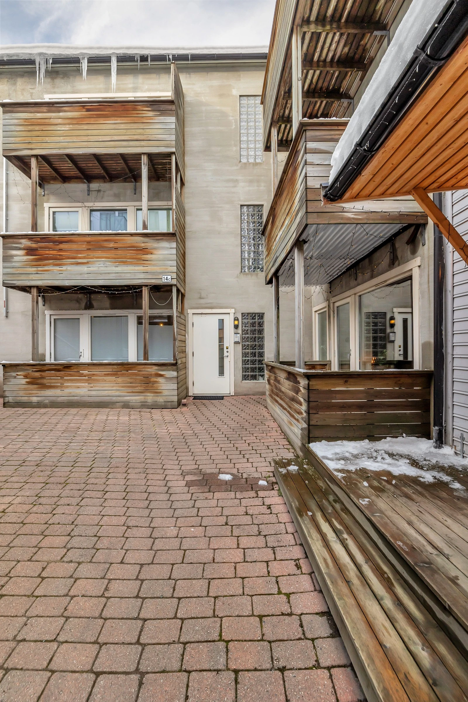 Bakgården / adkomst er oppvarmet Galleribilde