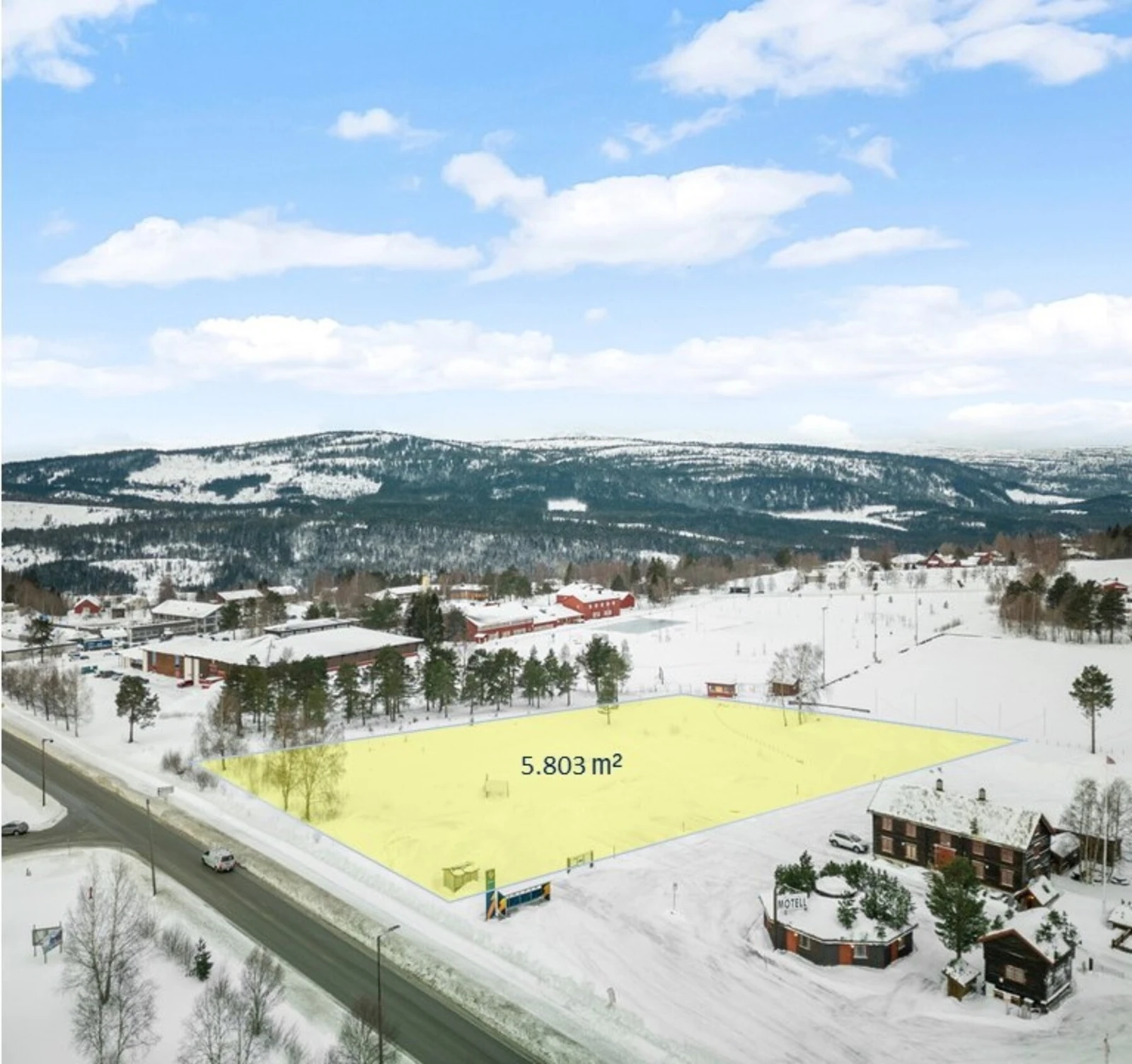 Selveier tomt på ca. 5.803 m². Endelig arealoppmåling vil skje våren 2024. Galleribilde