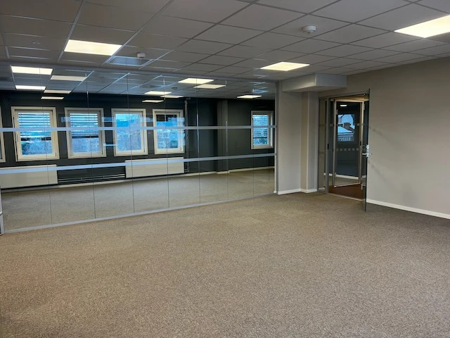 Bilde er fra etasjen under og viser et eks på hvordan lokalet kan bli etter tilpasning. Galleribilde