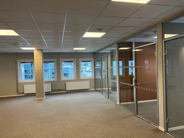 Bilde er fra etasjen under og viser et eks på hvordan lokalet kan bli etter tilpasning. Galleribilde