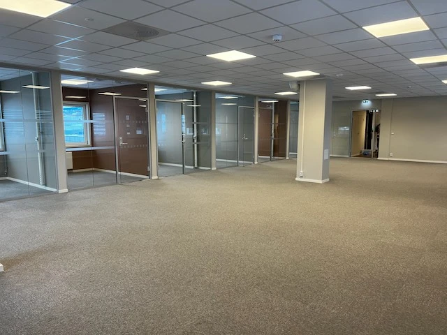 Bilde er fra etasjen under og viser et eks på hvordan lokalet kan bli etter tilpasning. Galleribilde