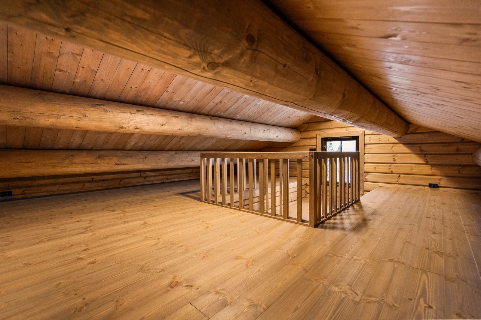 Hemsen har godt med disponibelt areal som gir fleksibilitet til hytta.
Foto viser kundevariant av Hummelfjell Pan 128 som står i Kyrkjebygdheia. Galleribilde