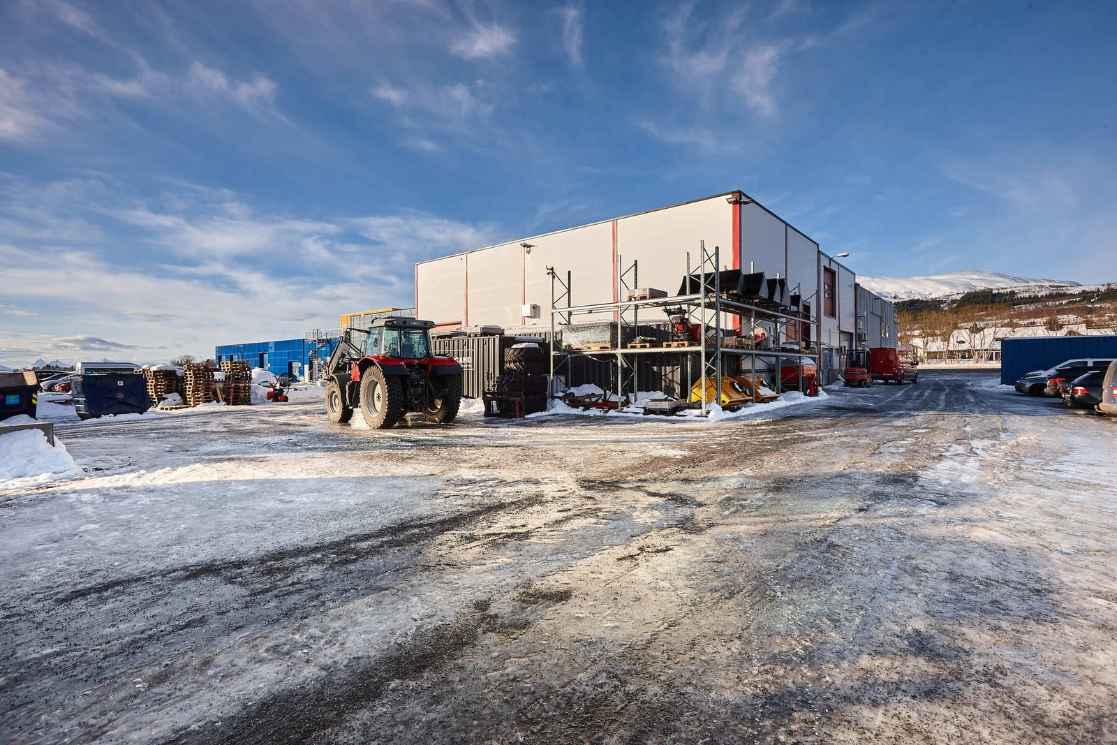 Stort areal særlig på sjøsiden. Galleribilde