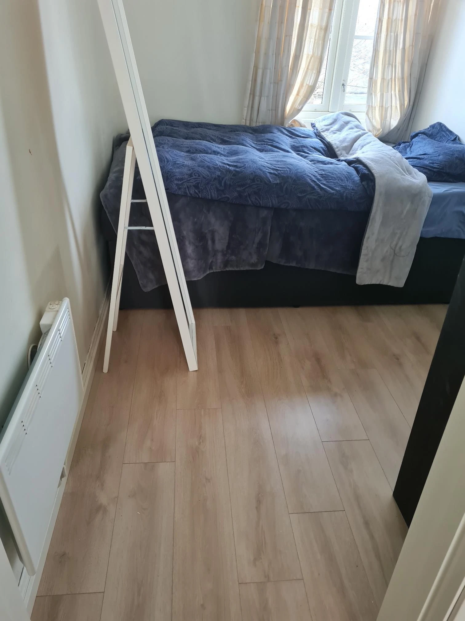 Ledig Rom med behagelig seng Galleribilde