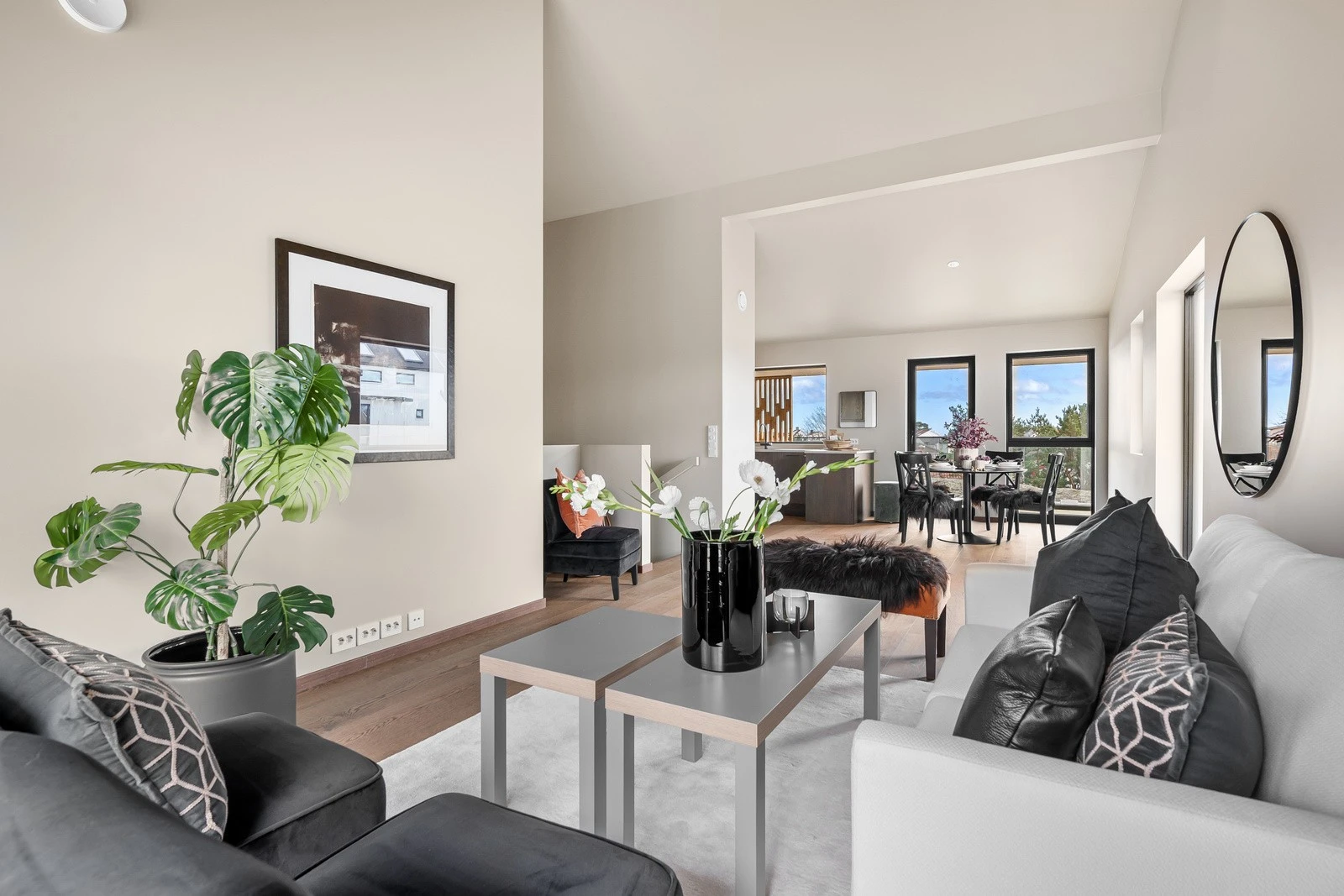 Terrasse/veranda på begge sider av boligen. Galleribilde