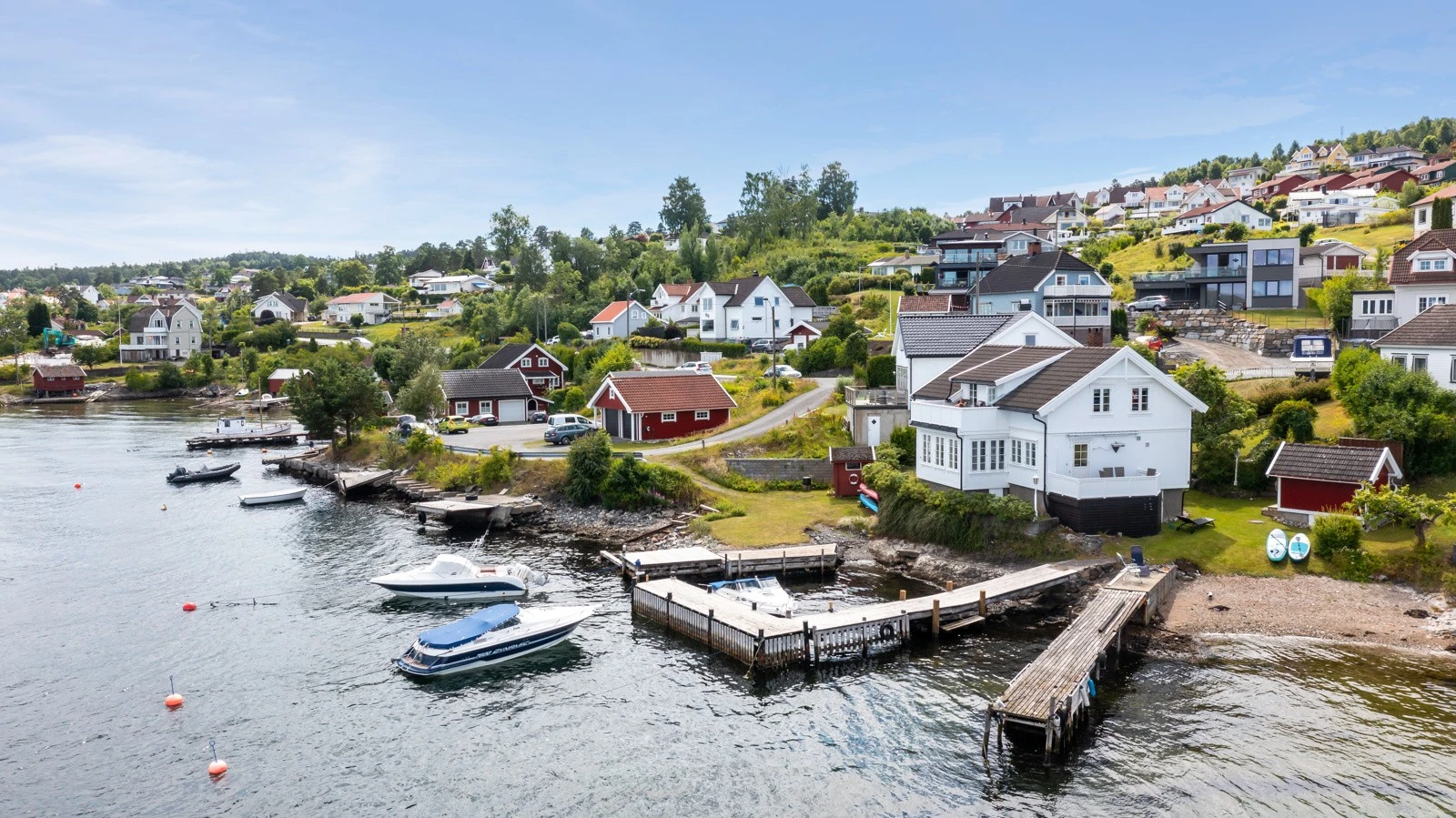 Med boligen følger båtplass på egen brygge. Galleribilde