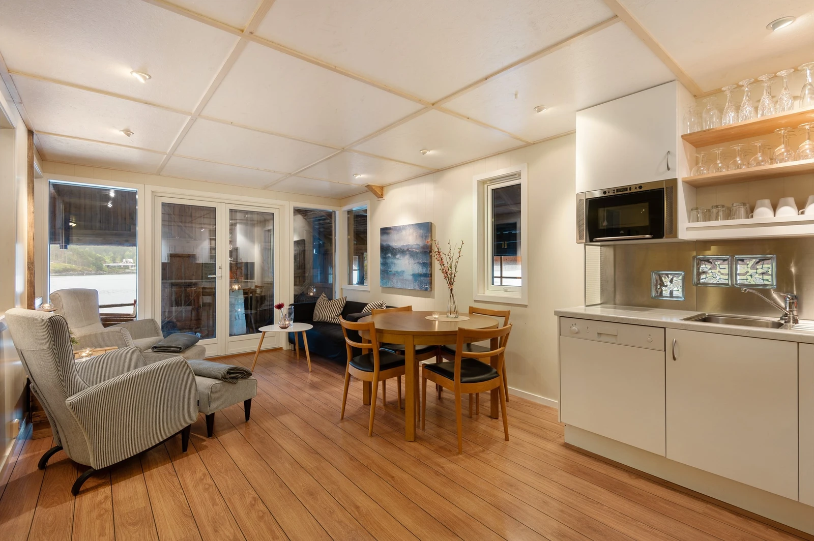 Stue og kjøkken måler til sammen 25,5 kvm. Galleribilde