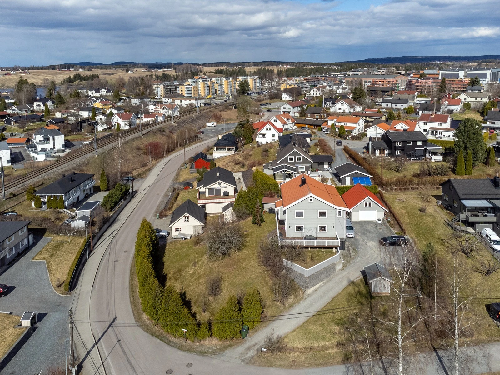 Fra eiendommen er det gangavstand til alt du trenger i hverdagen Galleribilde