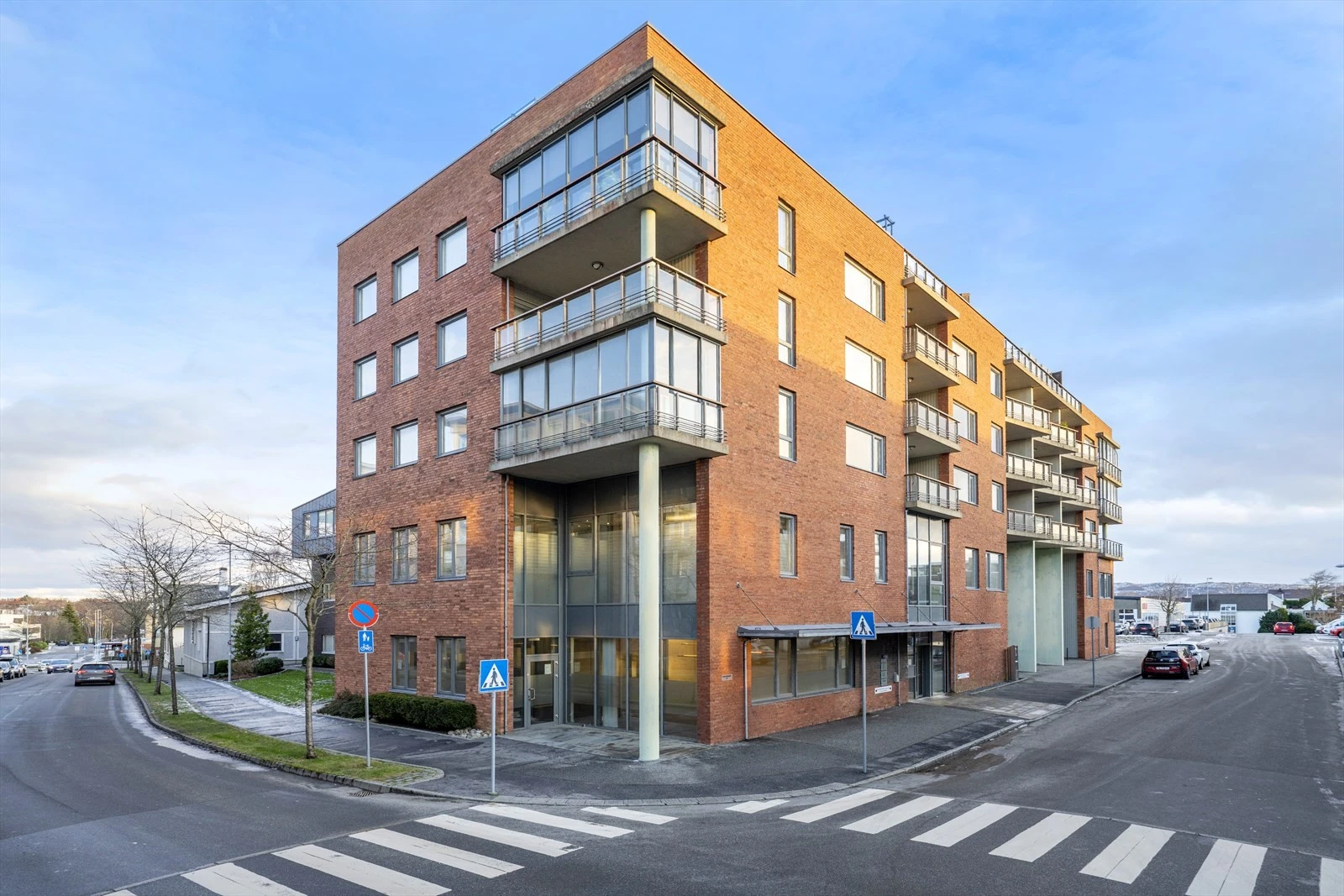 001_.jpg Galleribilde