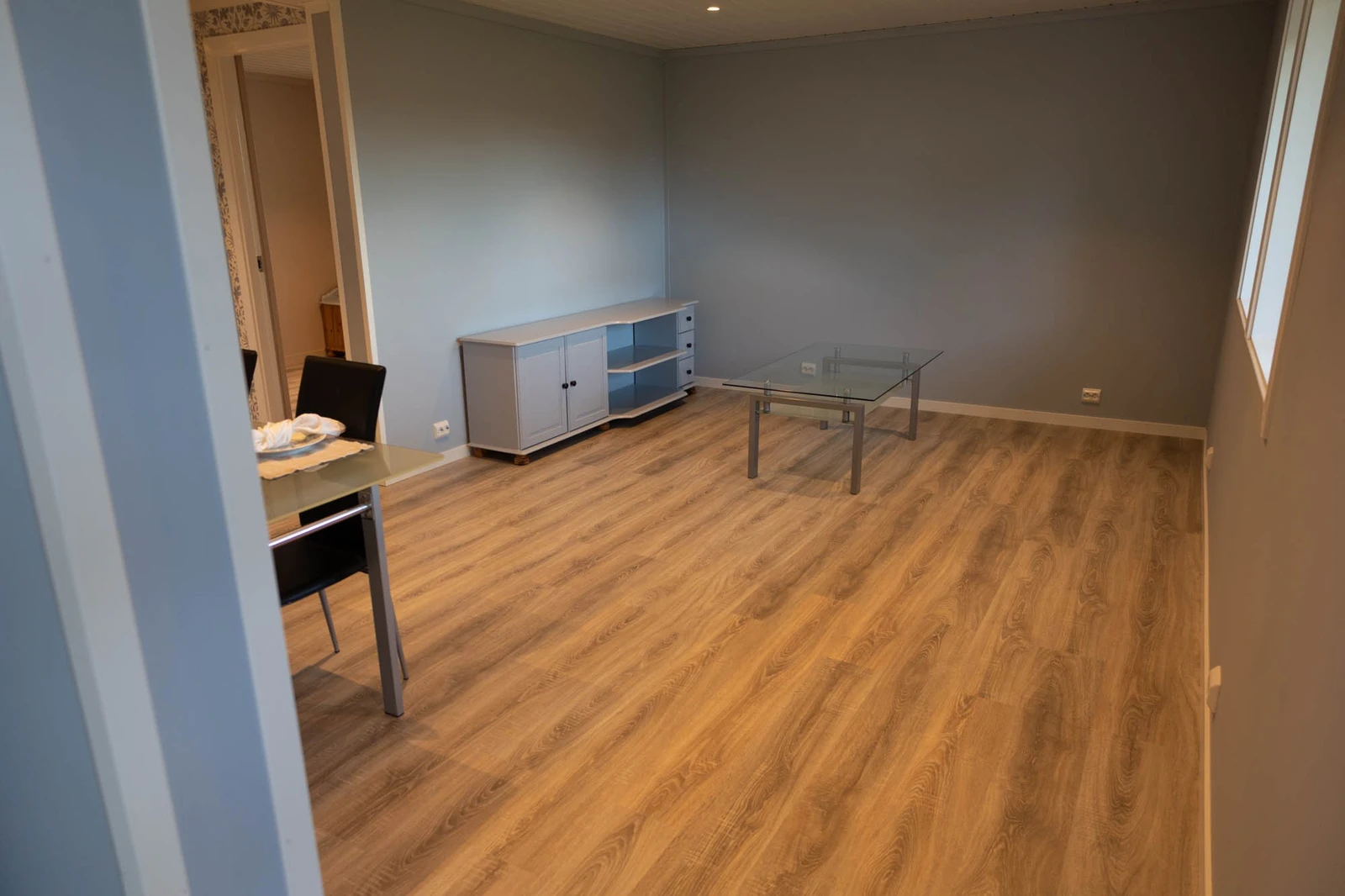 Stue. (NB: Leies ut umøblert. ) Galleribilde