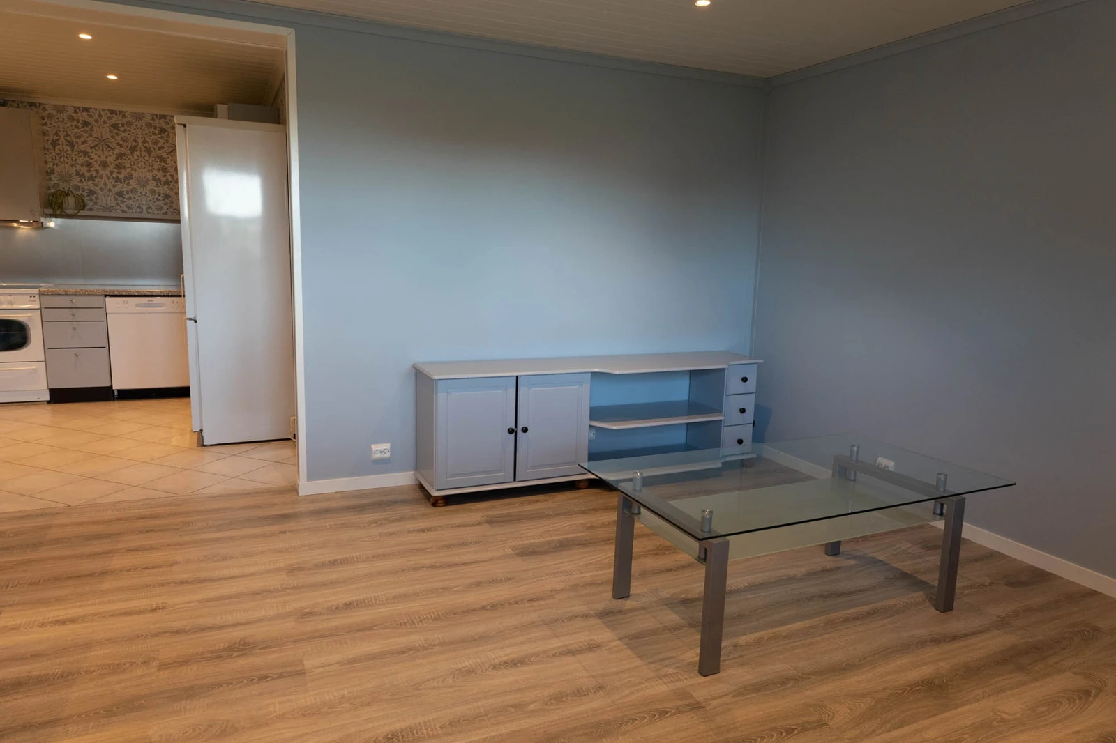 Stue inn mot kjøkken. Galleribilde