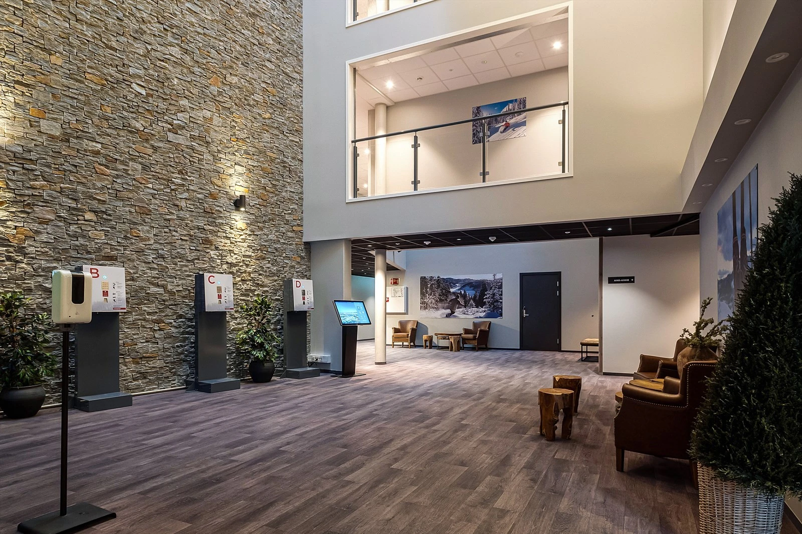 Fra lobbyen i leilighetskomplekset. Galleribilde