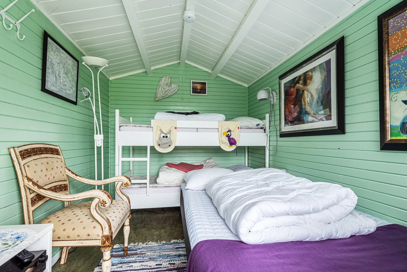 Inne i uthuset Galleribilde