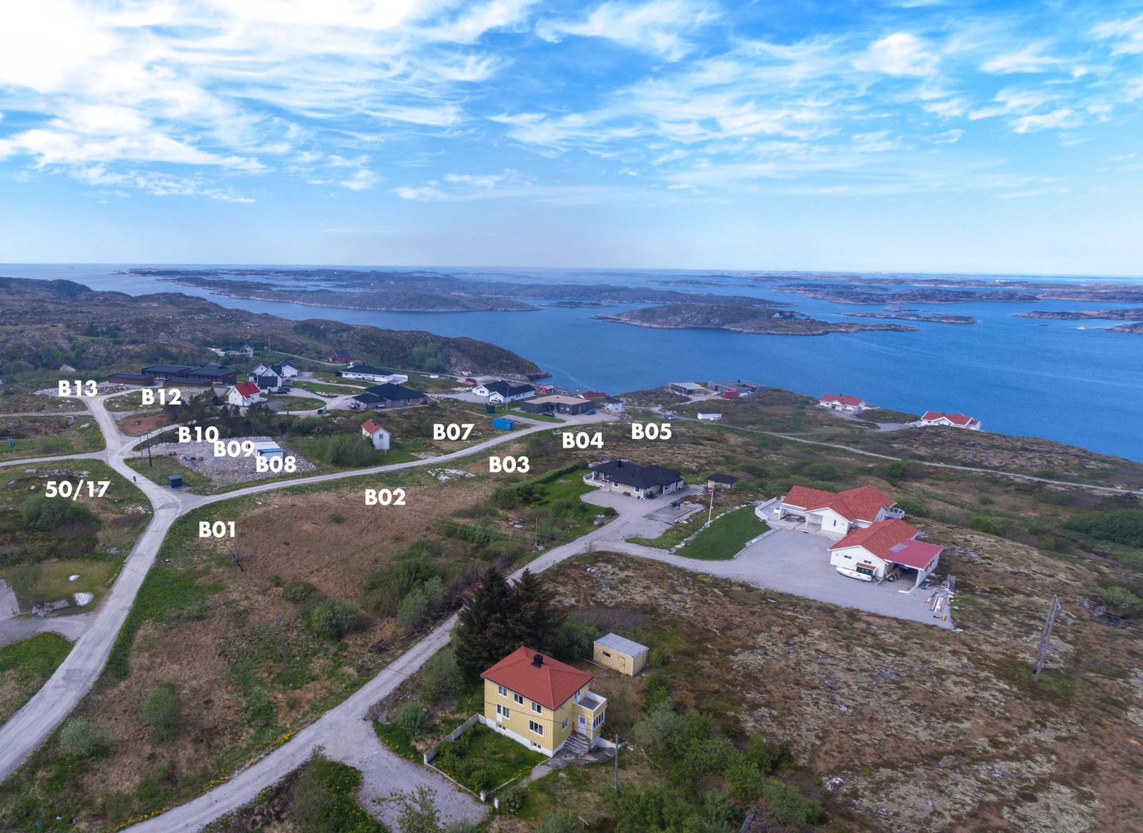 Kommunesenteret Sistranda ligger ca. 15 minutter unna med bil Galleribilde