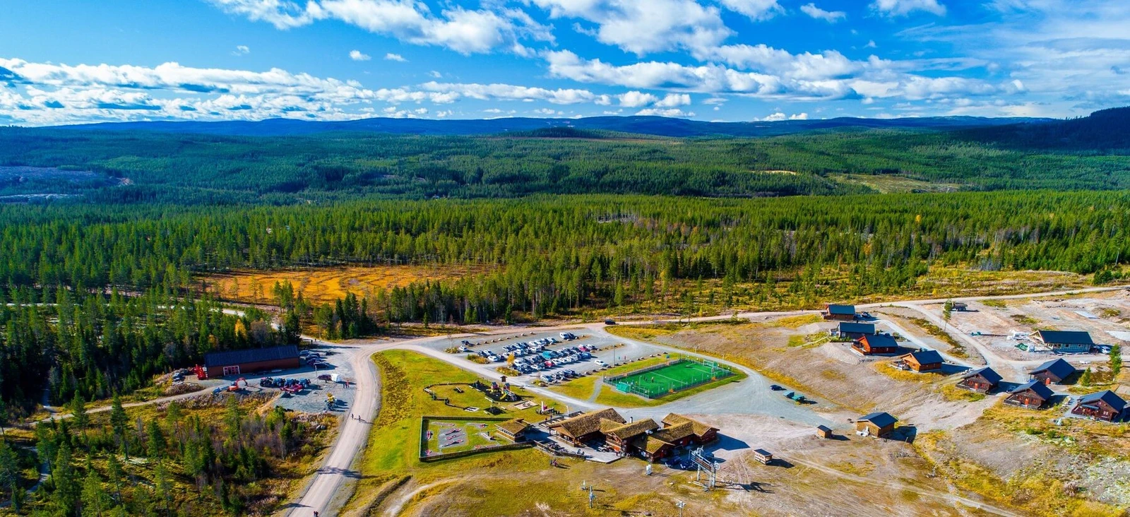 Dronebilde over Mattisstua Galleribilde