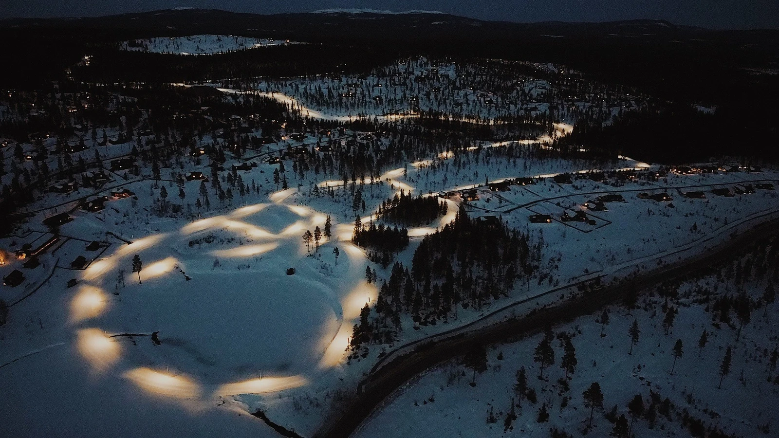 På Furutangen finner du en av landets lengste og fineste lysløyper for langrenn Galleribilde