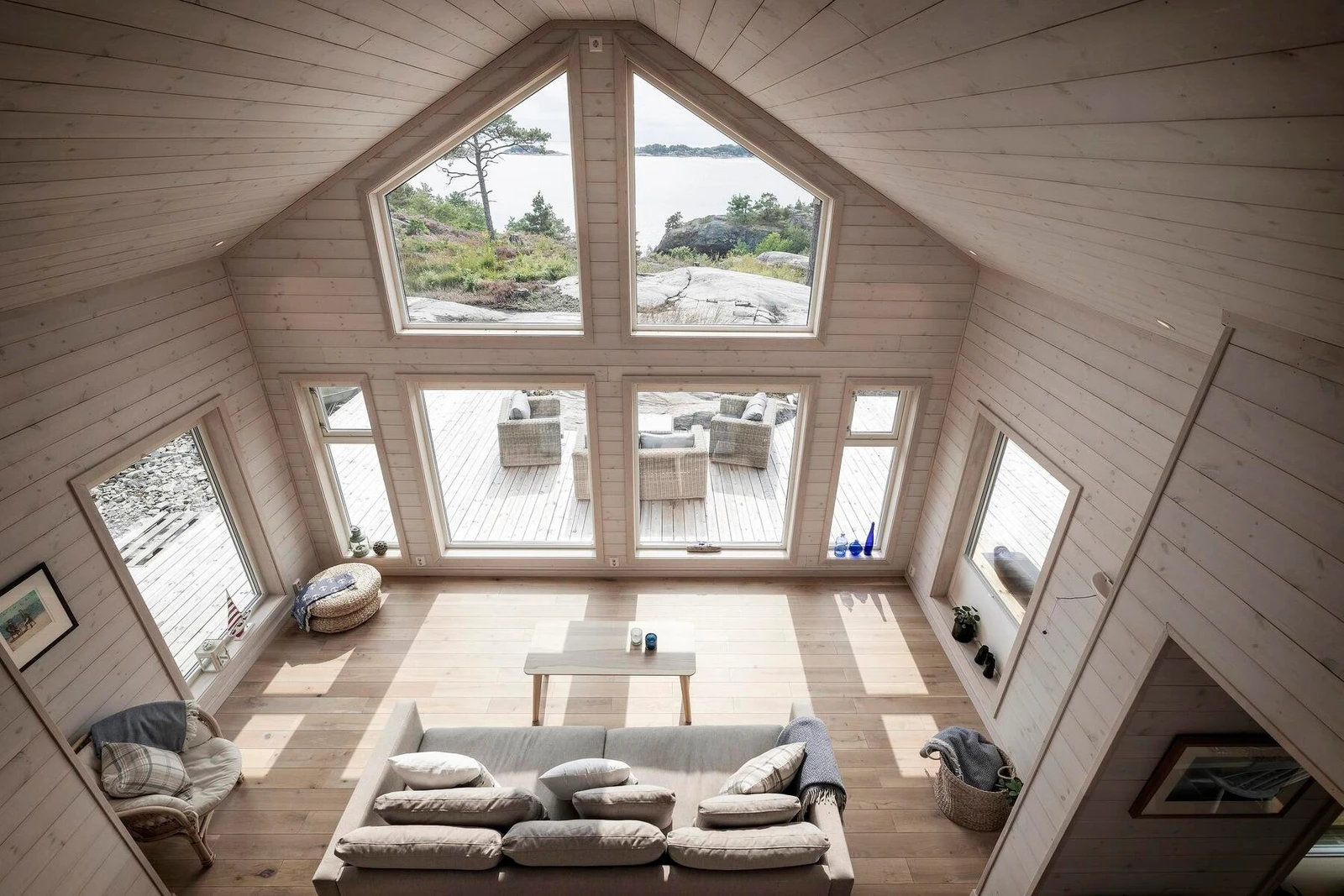 Slipper naturen inn!
Foto fra hems ned mot stuen i en Polar Max 110 Galleribilde