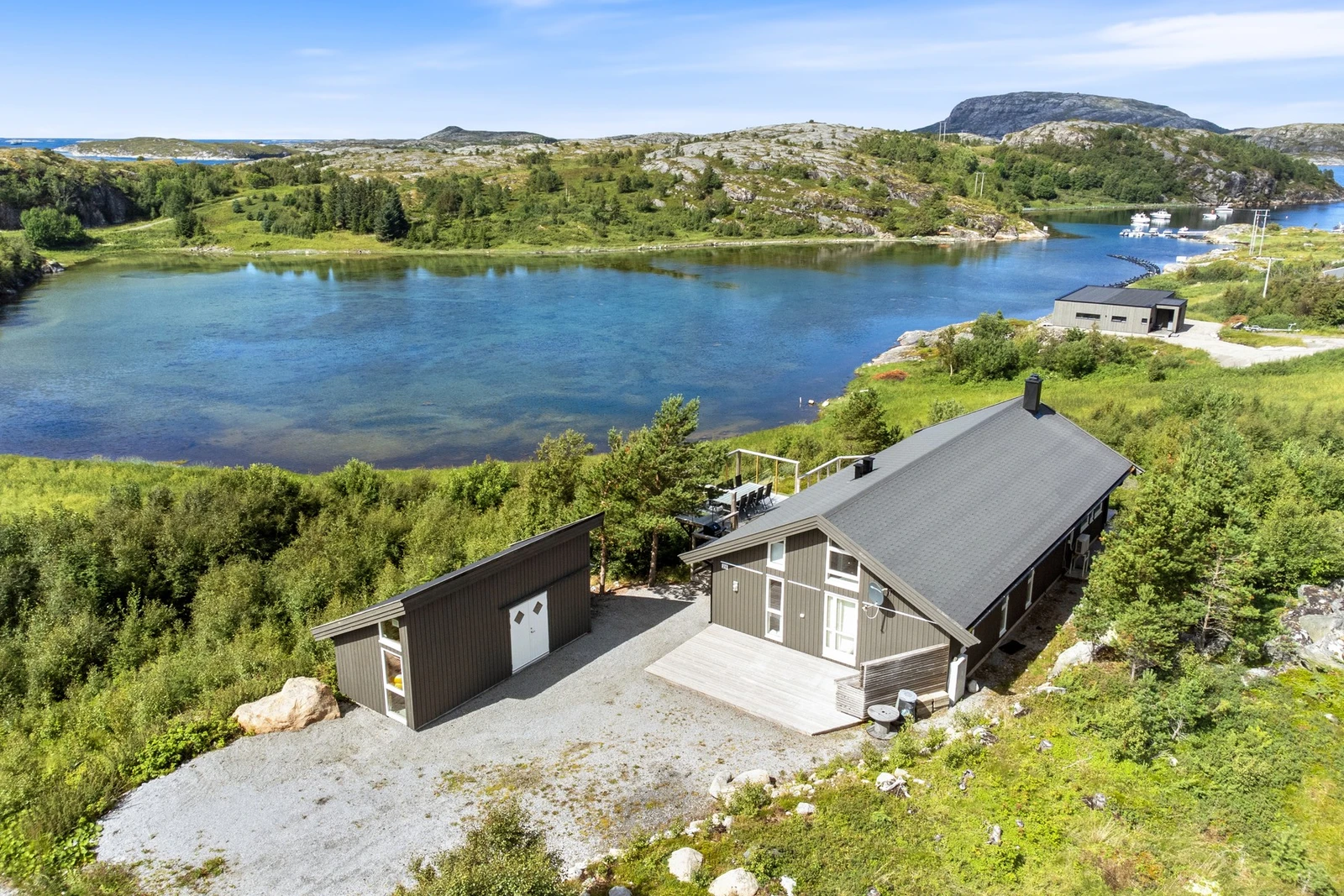 Her har man komfortabel standard. Det er innlagt strøm, vann og avløp. Galleribilde